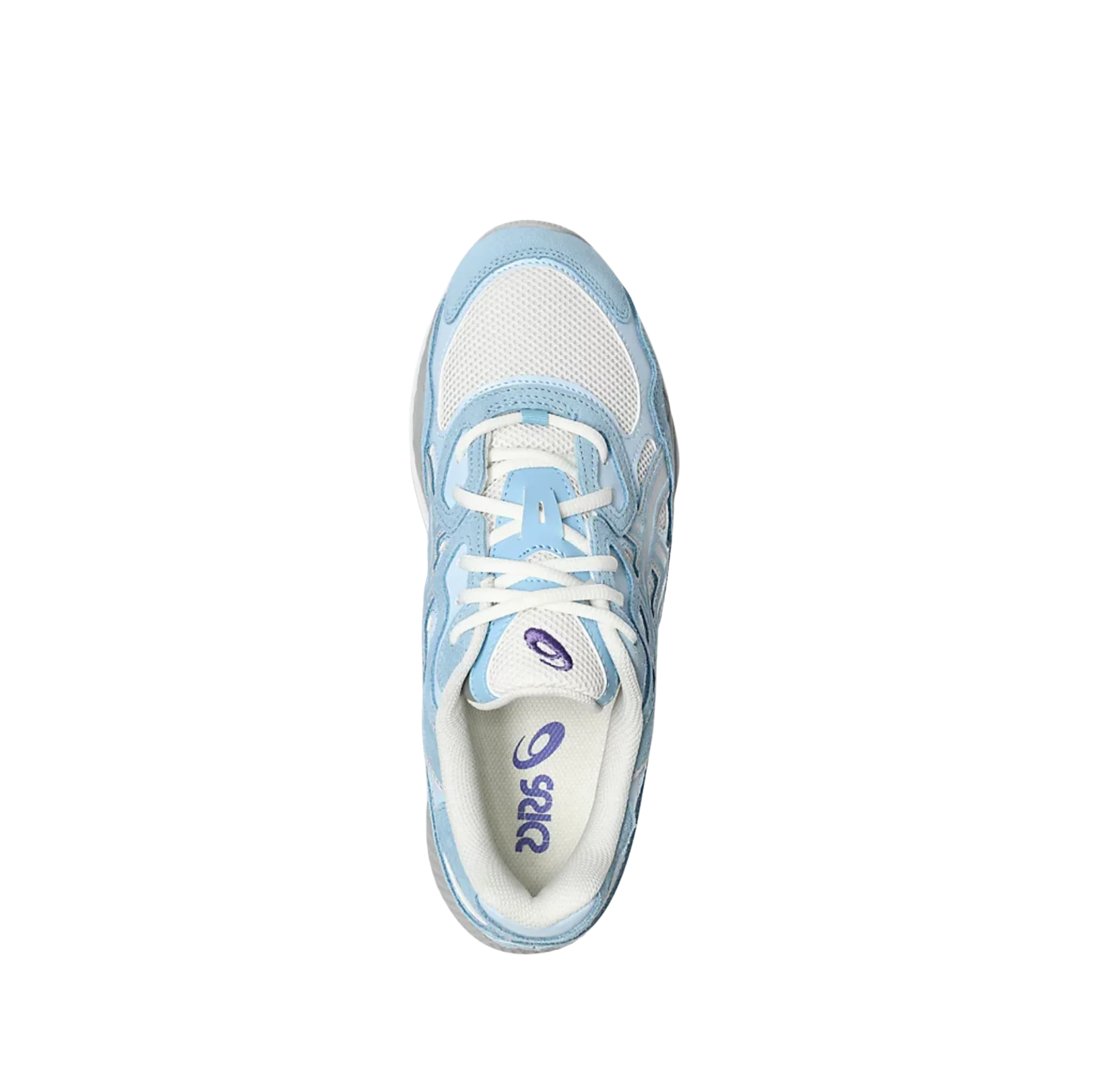 ASICS GEL NYC Arctic Sky – vue dessus des baskets rétro-tech avec tige multicouche crème, lacets blancs et doublure textile