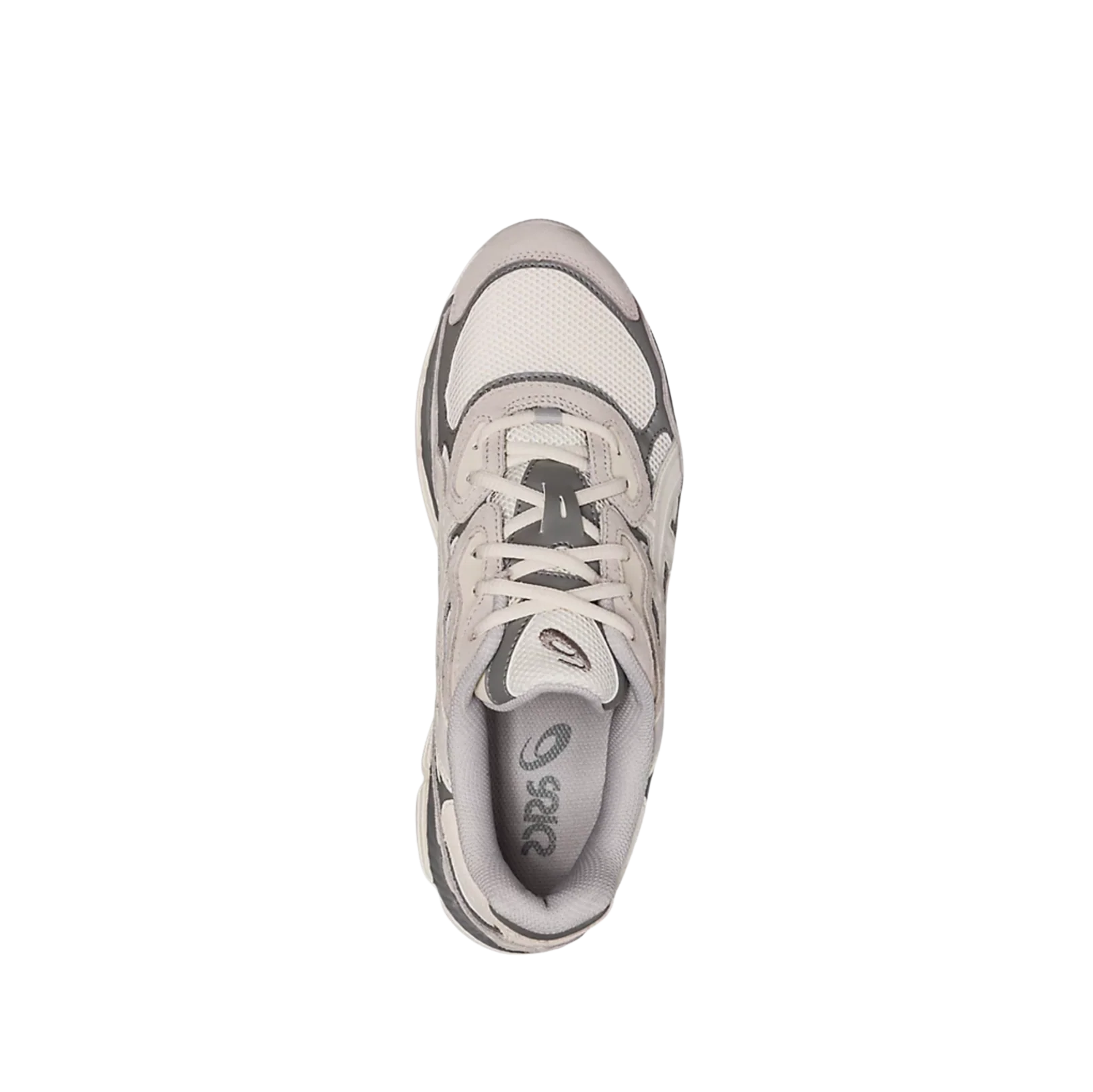 ASICS GEL NYC Cream & Oyster Grey – vue dessus des baskets rétro-tech avec tige en cuir, lacets blancs et design minimaliste