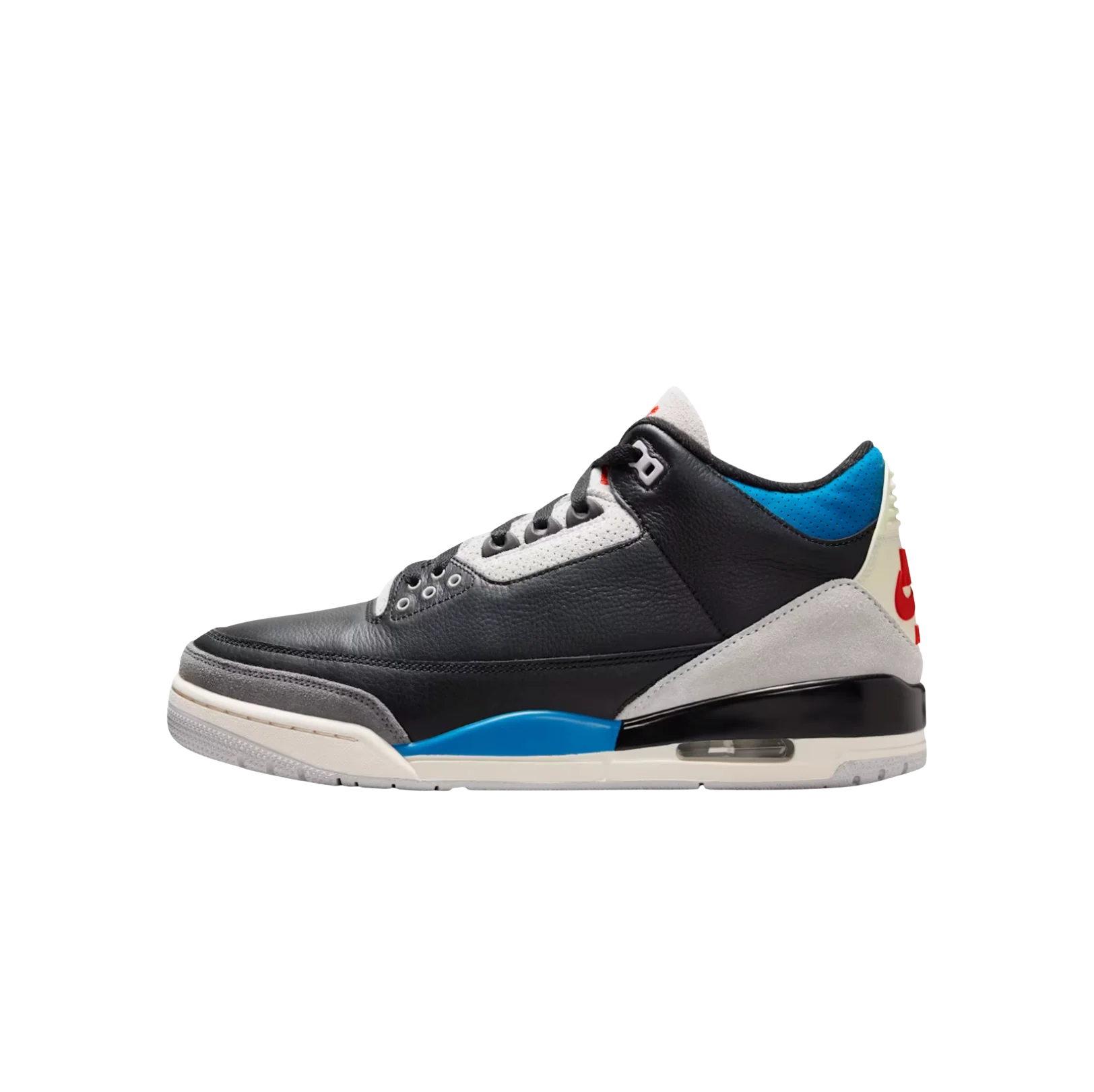 Jordan 3 Retro OG Rare Air – vue latérale opposée des baskets en cuir noir avec talon gris et unité Air apparente