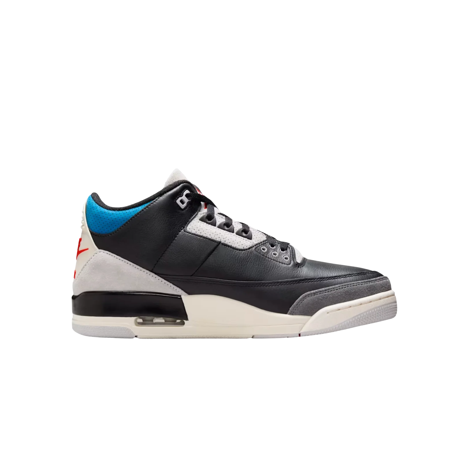 Jordan 3 Retro OG Rare Air – vue latérale des baskets rétro en cuir noir avec imprimé Elephant et unité Air visible